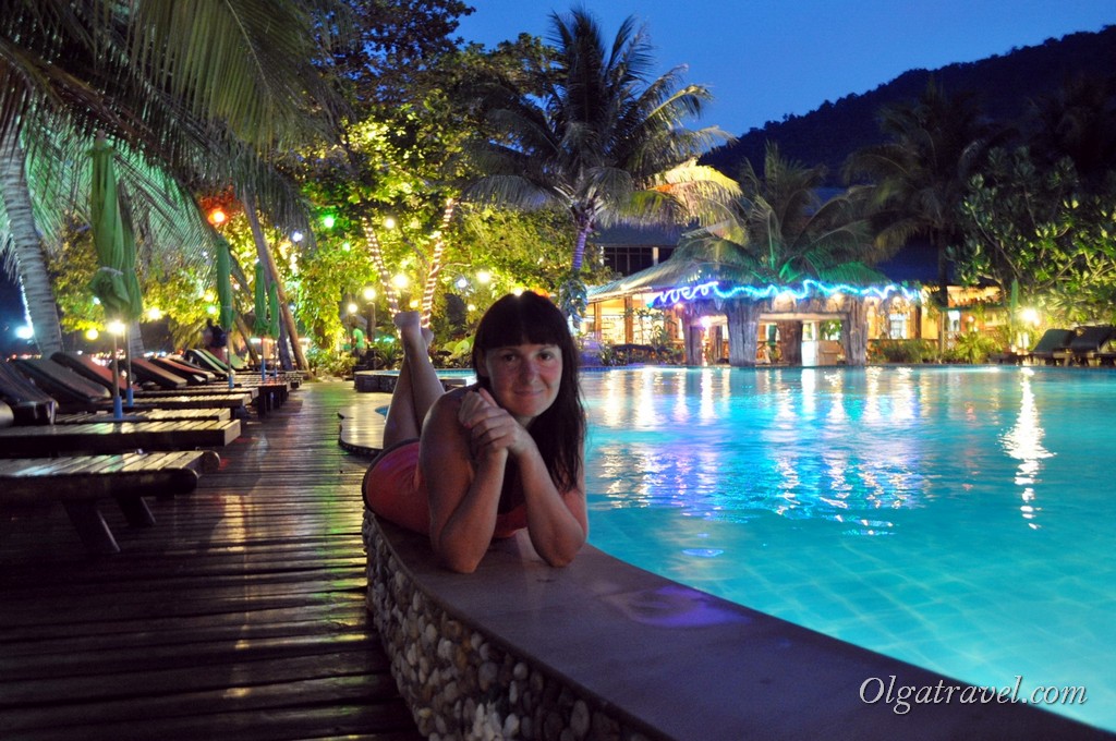 Dreamland Resort pool night 3