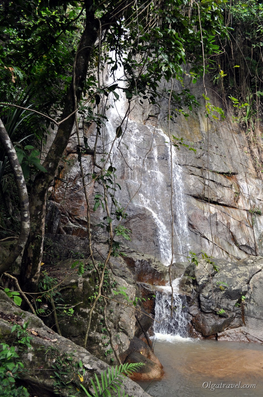 Неопознанный водопад возле Натона