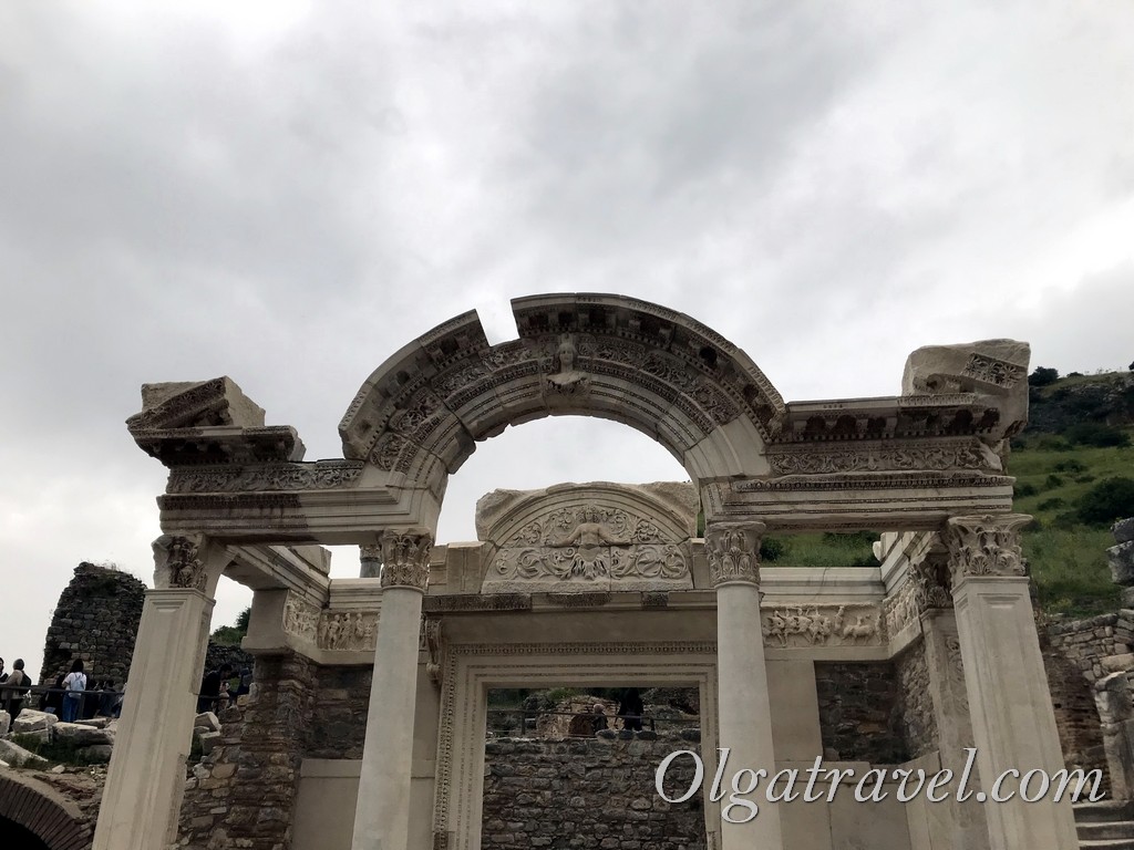 древний эфес Храм Адриана