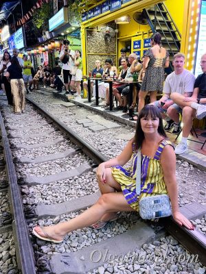 улица с поездом в Ханое